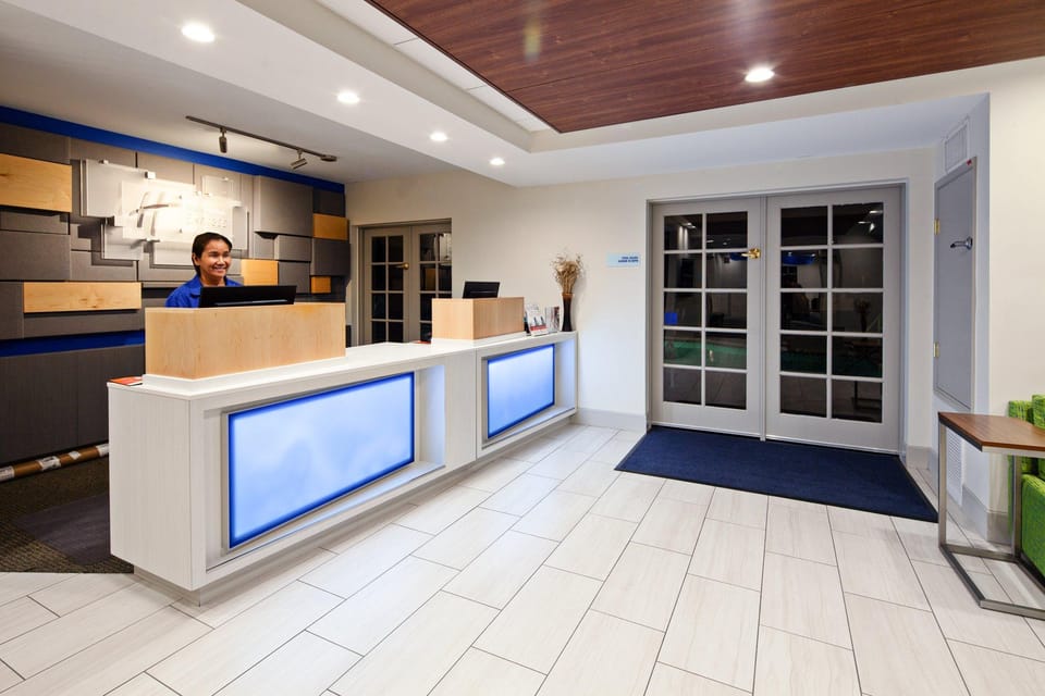Holiday Inn Express Hotel & Suites San Diego-Escondido By IHG Hotel in Escondido Village