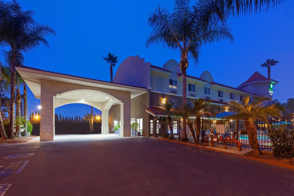 Holiday Inn Express Hotel & Suites San Diego-Escondido By IHG Hotel in Escondido Village