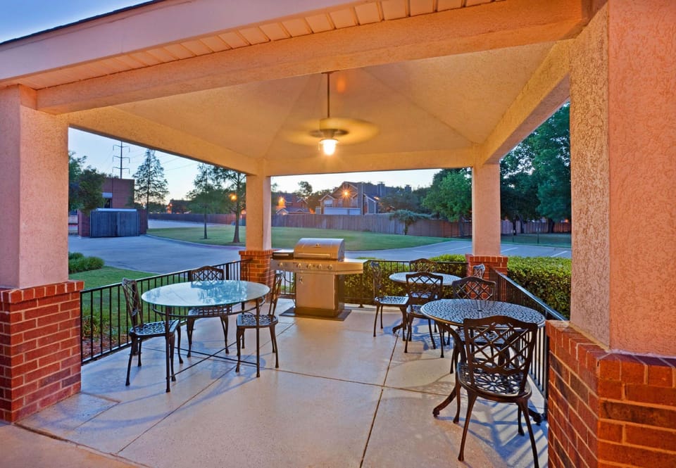 Sonesta Simply Suites Arlington Entertainment District Hotel in Arlington