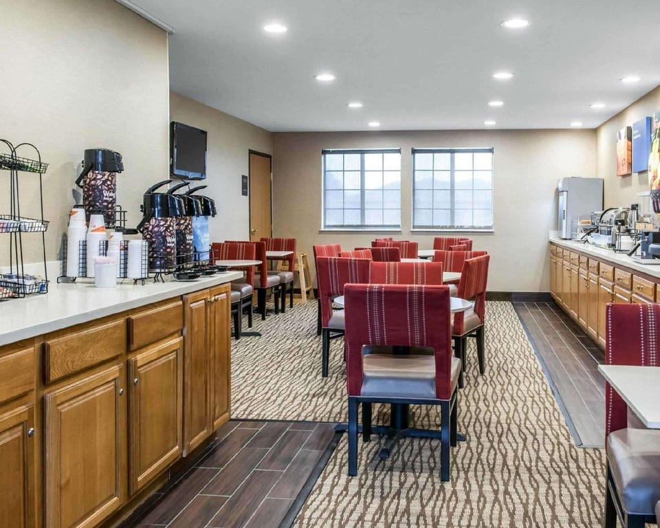 Comfort Inn & Suites Napoleon Hotel in Ohio