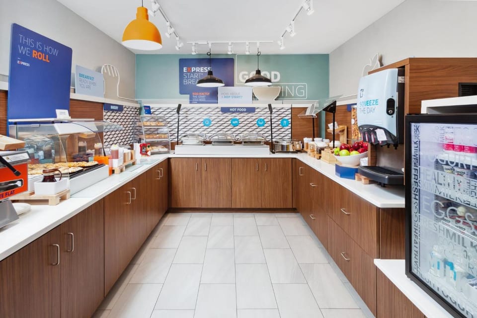 Holiday Inn Express Brookpark-Cleveland Airport Hotel By IHG Hotel in Brook Park