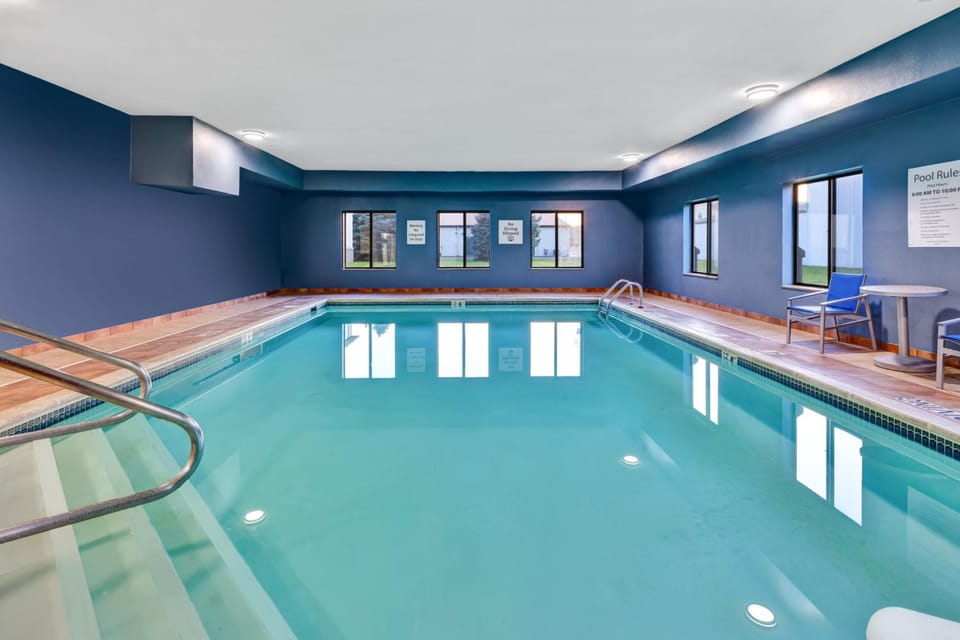 Holiday Inn Express and Suites Three Rivers By IHG Hotel in Michigan