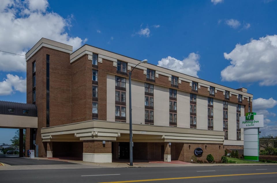 Quality Inn & Suites Downtown Mansfield Hotel in Mansfield