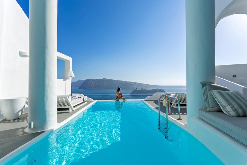 Charisma Suites Hotel in Oia