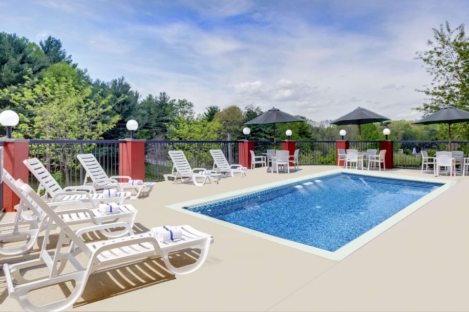 Clarion Pointe Biltmore Village Hotel in Biltmore Forest