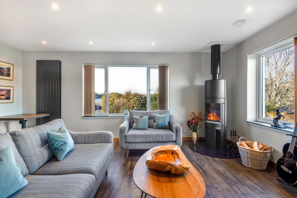 Shared lounge/TV area