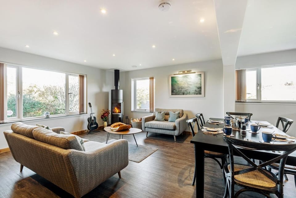Shared lounge/TV area