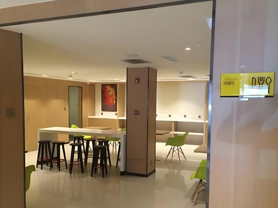 IU Hotel Tianjin Youyi Road Meijiang Exhibition Meiniu Metro Station Hotel in Tianjin