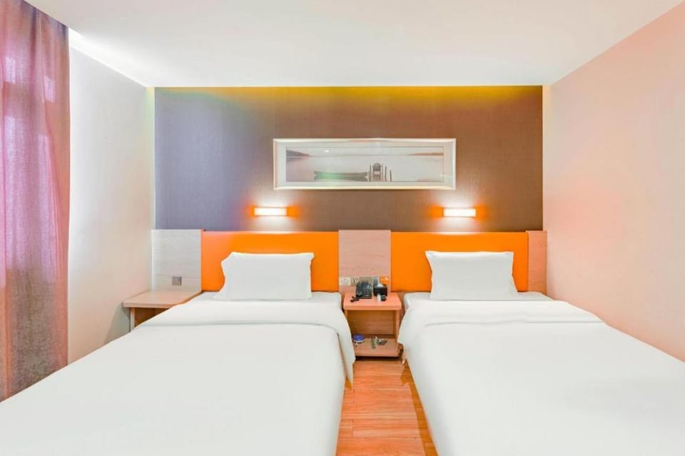 IU Hotel Tianjin Youyi Road Meijiang Exhibition Meiniu Metro Station Hotel in Tianjin