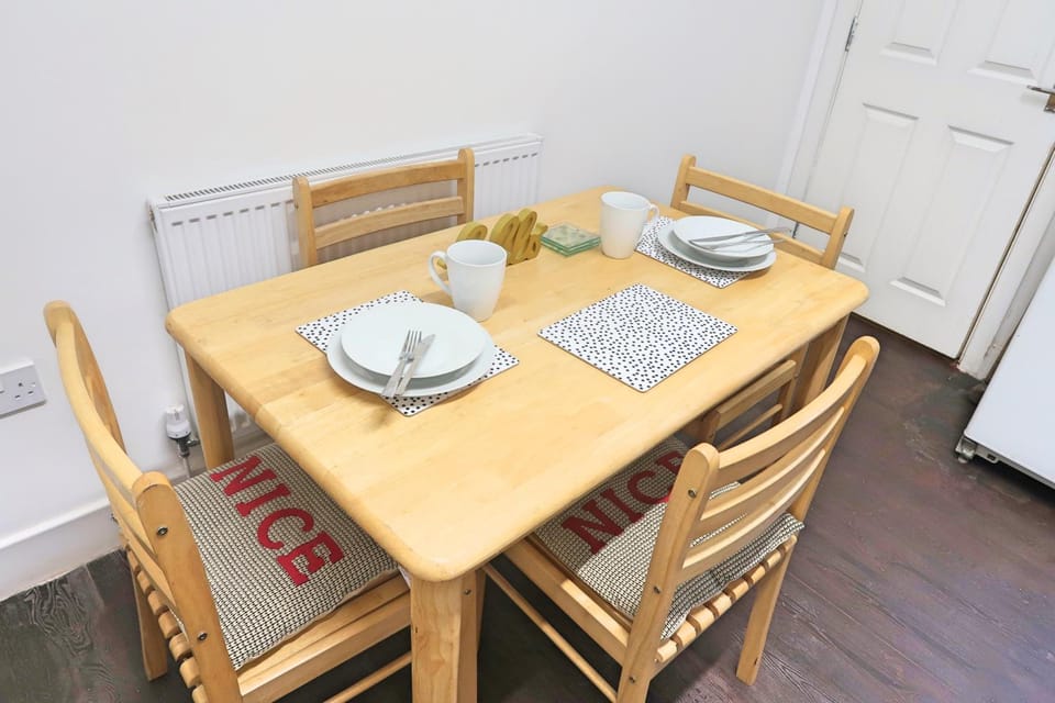 Whitburn Guest House About 7 mins Walk To The City Free Internet TV Hotel in Doncaster