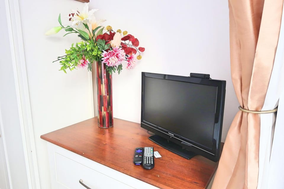 Whitburn Guest House About 7 mins Walk To The City Free Internet TV Hotel in Doncaster