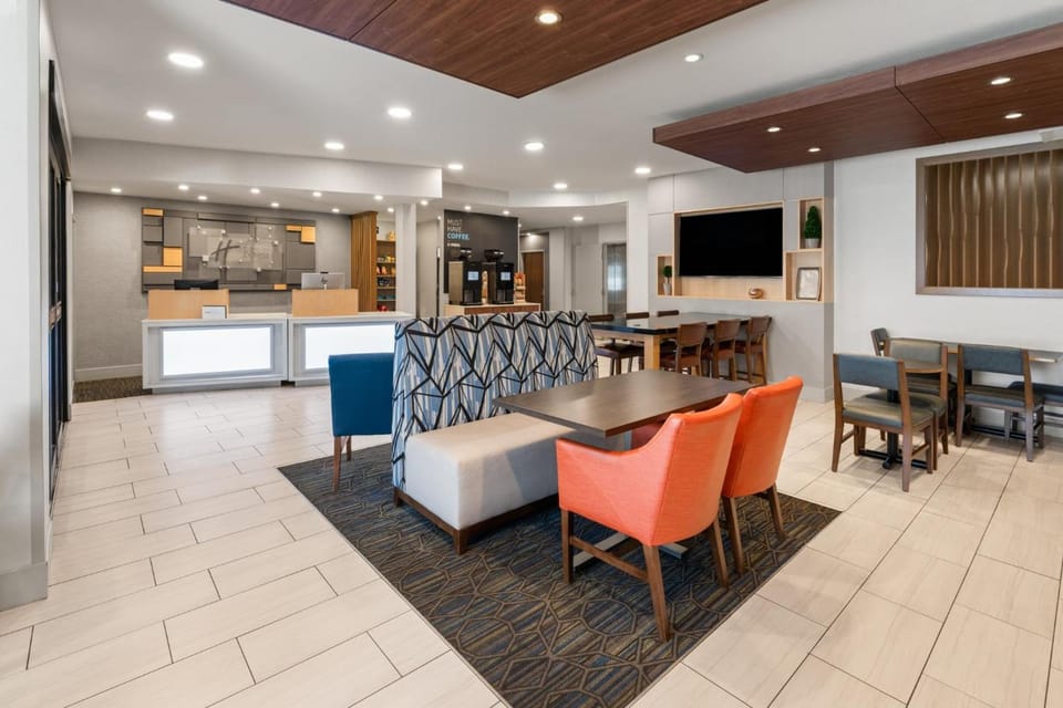 Holiday Inn Express Glenwood Springs Aspen Area By IHG Hotel in Glenwood Springs