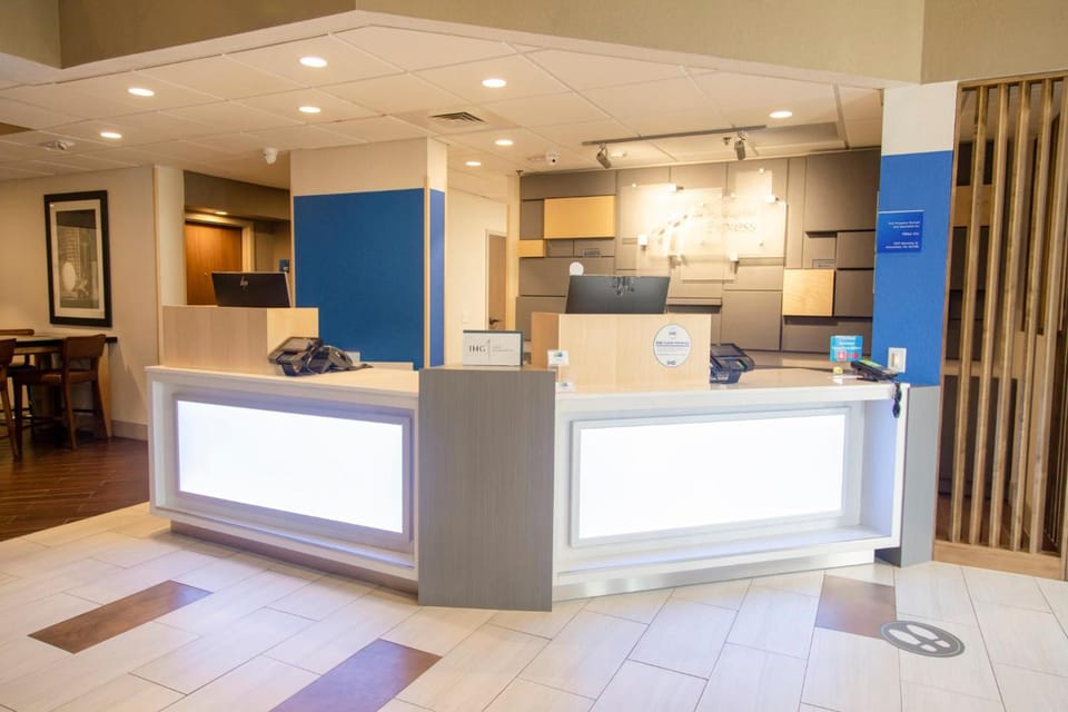 Holiday Inn Express Marshfield - Springfield Area By IHG Hotel in Ozark Mountains