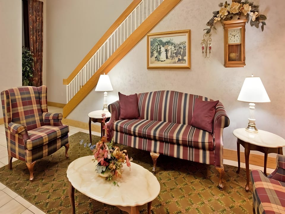 Holiday Inn Express Marshfield - Springfield Area By IHG Hotel in Ozark Mountains