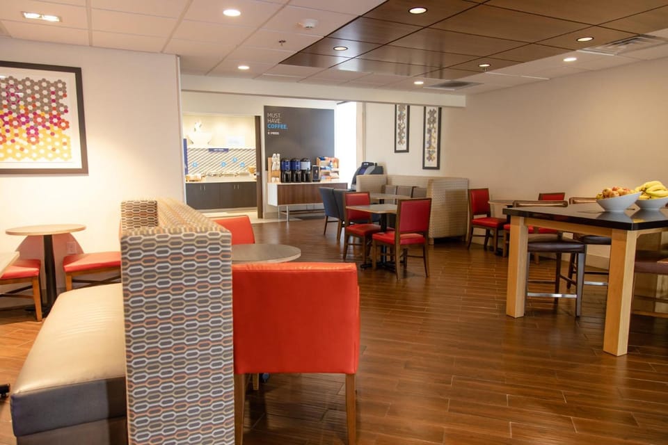 Holiday Inn Express Marshfield - Springfield Area By IHG Hotel in Ozark Mountains