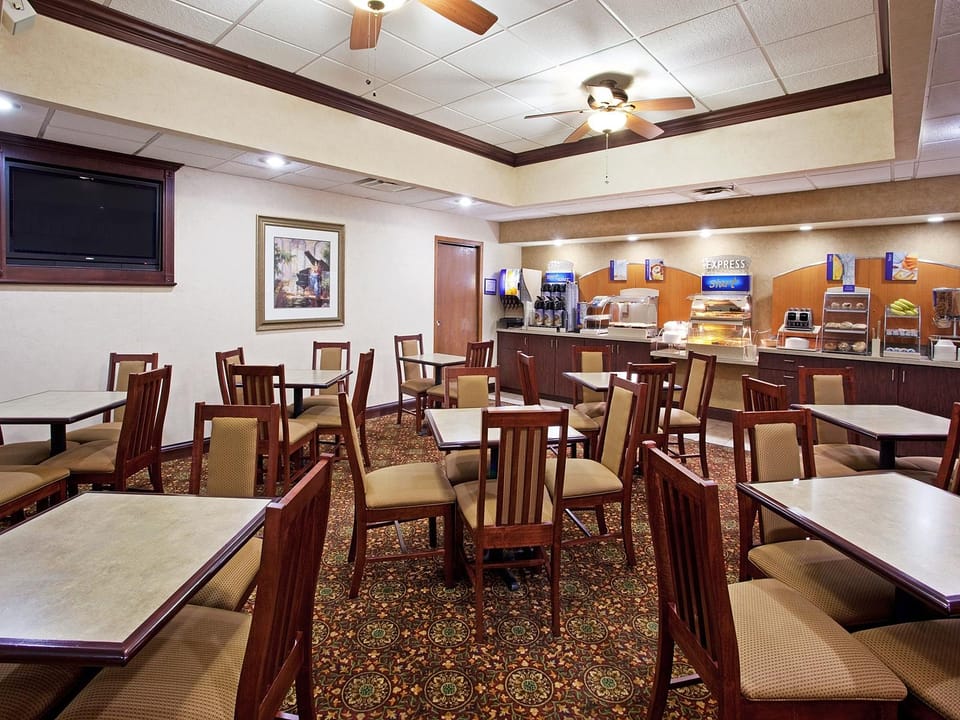 Holiday Inn Express Wilmington By IHG Hotel in Ohio