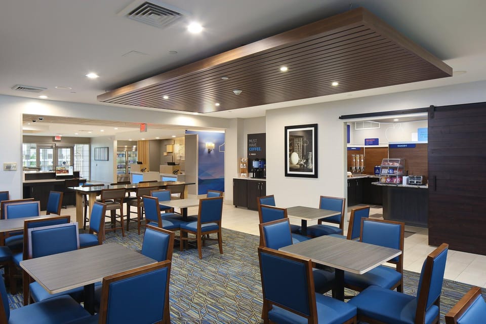 Holiday Inn Express Grand Rapids Southwest By IHG Hotel in Grandville