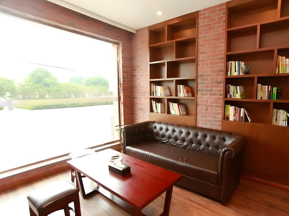 James Joyce Coffetel Hotel Foreign Language School Chengdu Baicao Road Metro Station Hotel in Chengdu
