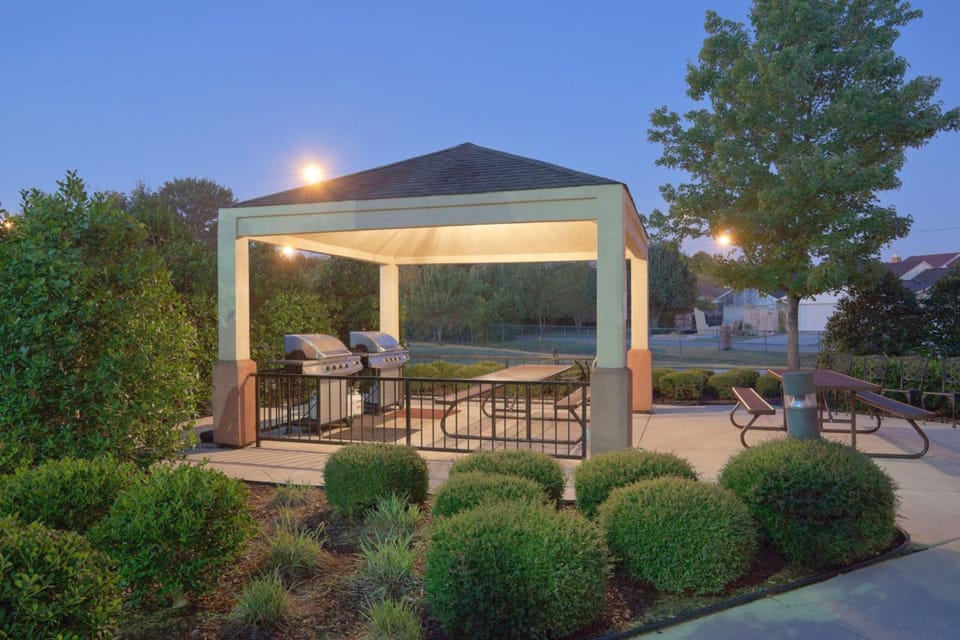 Sonesta Simply Suites Huntsville Research Park Hotel in Huntsville