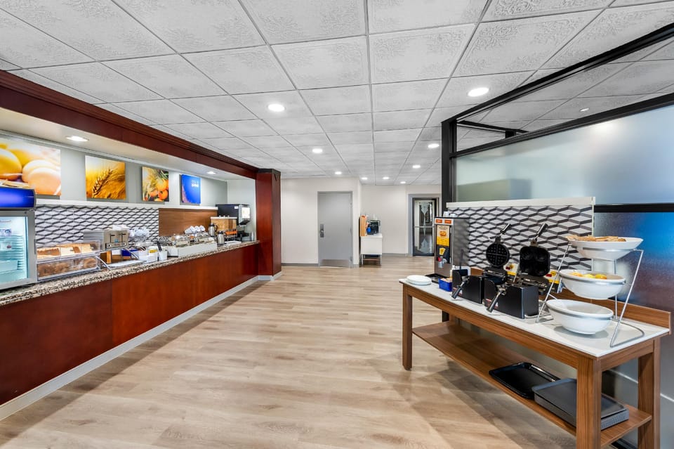 Comfort Inn Paramus - Hackensack Hotel in Paramus