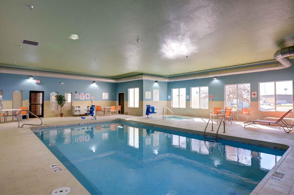 Swimming pool