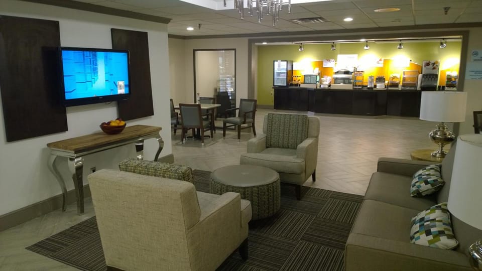 Holiday Inn Express & Suites Fayetteville University of Arkansas Area By IHG Hotel in Fayetteville