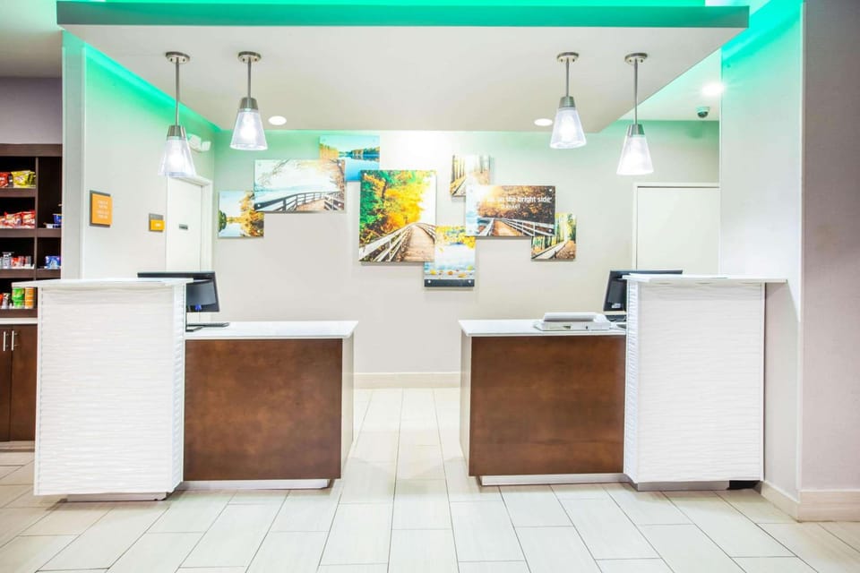 La Quinta Inn & Suites by Wyndham Elkhart Hotel in Elkhart
