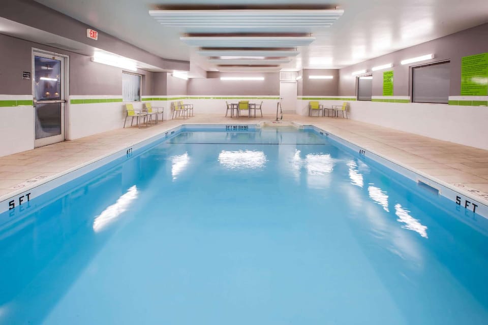 La Quinta Inn & Suites by Wyndham Elkhart Hotel in Elkhart
