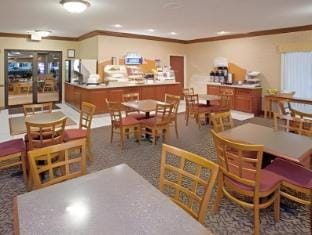 Muncie Place Hotel & Suites Hotel in Muncie