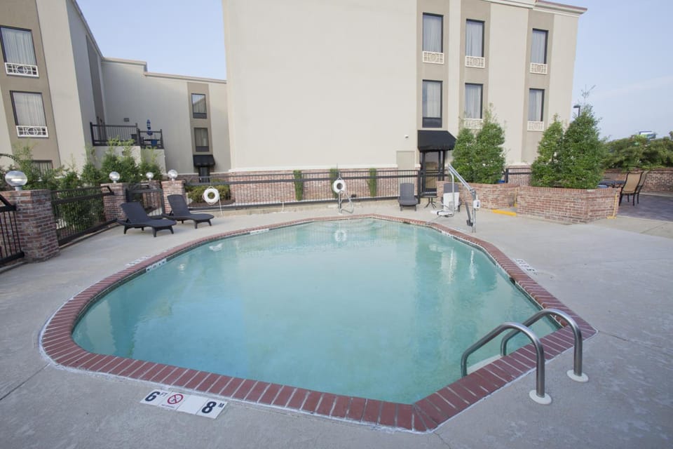 Holiday Inn Express New Albany By IHG Hotel in Mississippi