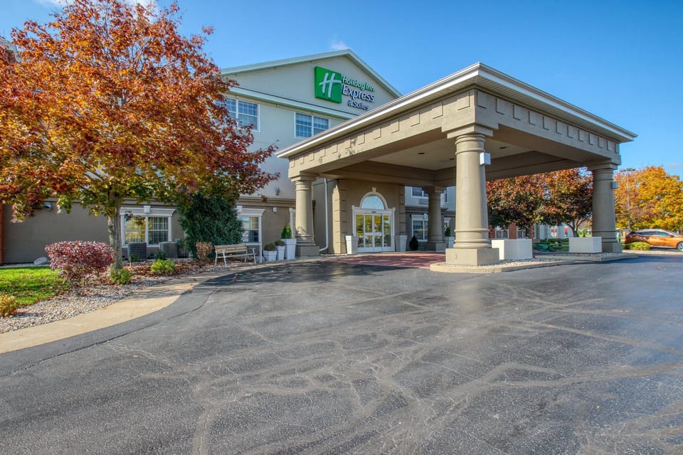 Holiday Inn Express Hotel & Suites Oshkosh - State Route 41 By IHG Hotel in Oshkosh