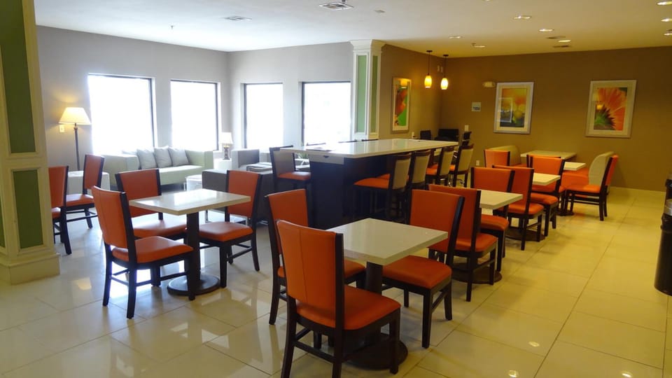 Holiday Inn Express Hotel Kansas City - Bonner Springs By IHG Hotel in Kansas City