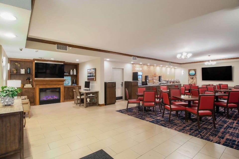 Econo Lodge Inn & Suites Foley-North Gulf Shores Hotel in Foley