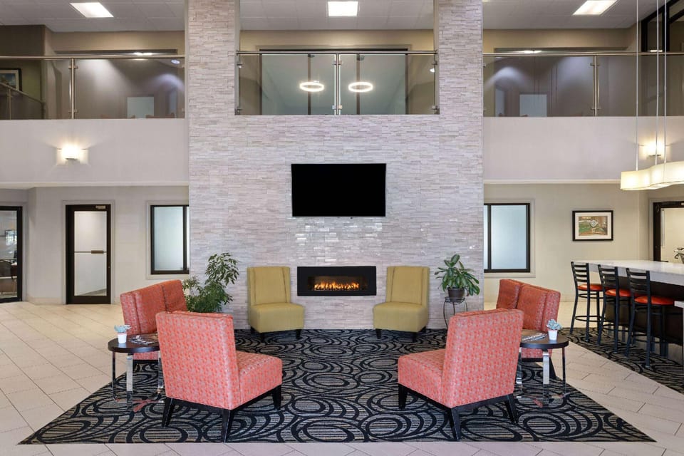 La Quinta Inn & Suites by Wyndham Kokomo Hotel in Kokomo
