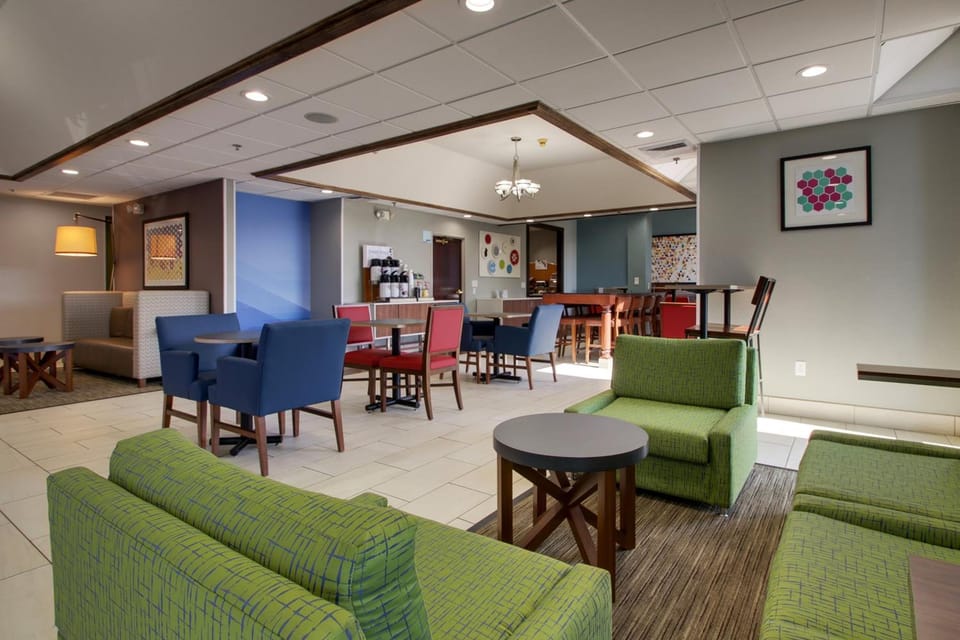 Holiday Inn Express Hotel & Suites Lebanon By IHG Hotel in Ozark Mountains