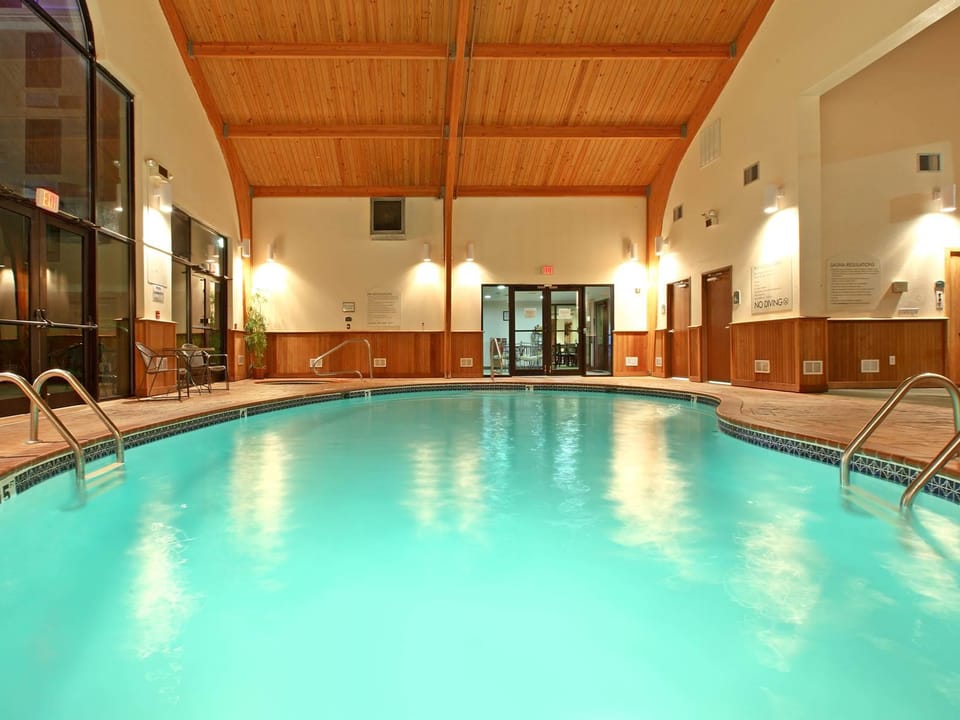 Holiday Inn Express Hotel & Suites Harrison By IHG Hotel in Arkansas