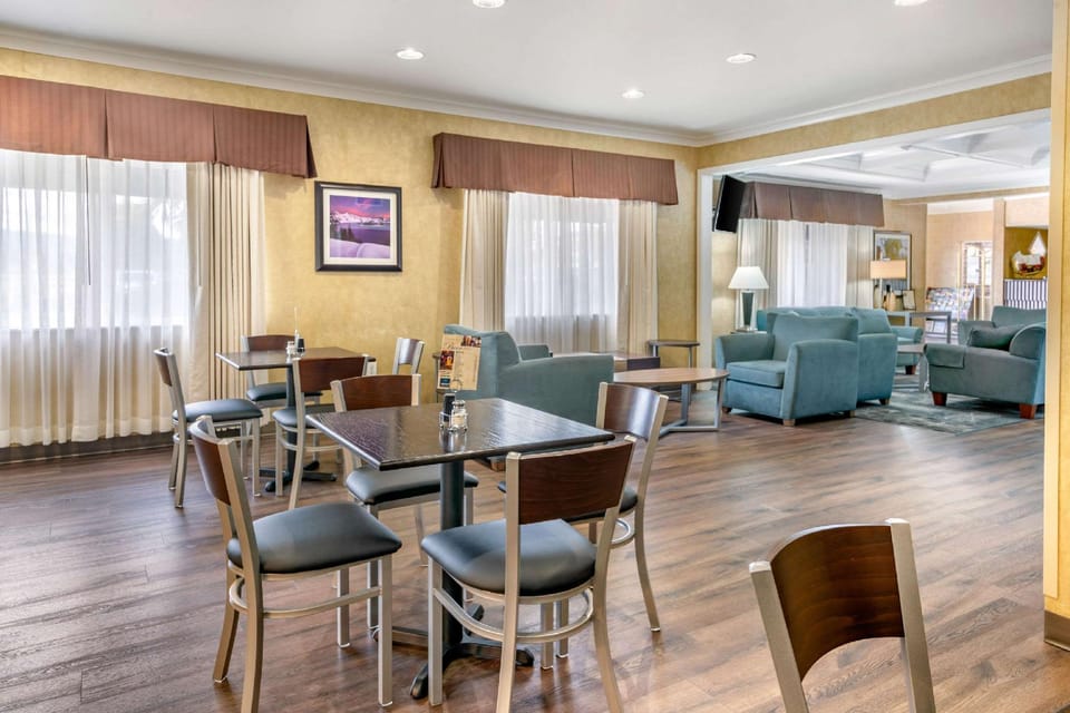 Clarion Pointe Medford Hotel in Medford