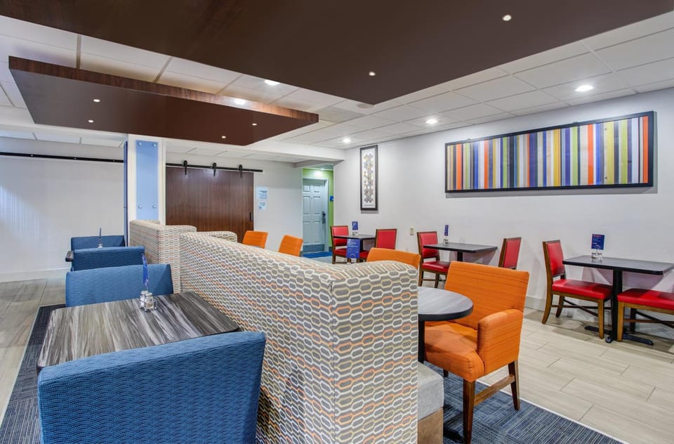 Holiday Inn Express Hotel & Suites Alcoa Knoxville Airport By IHG Hotel in Maryville