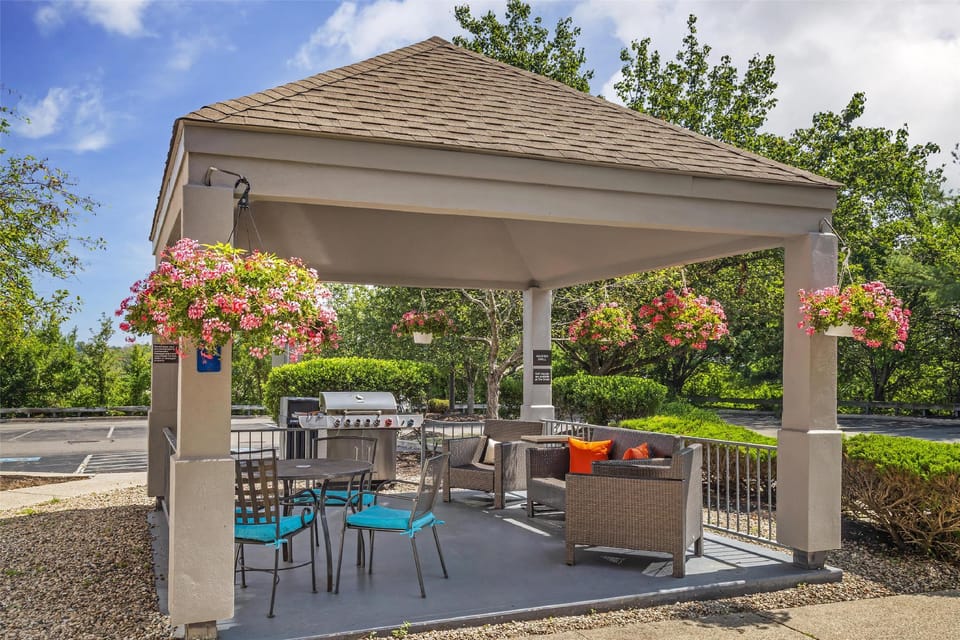Sonesta Simply Suites Boston Burlington Hotel in Burlington