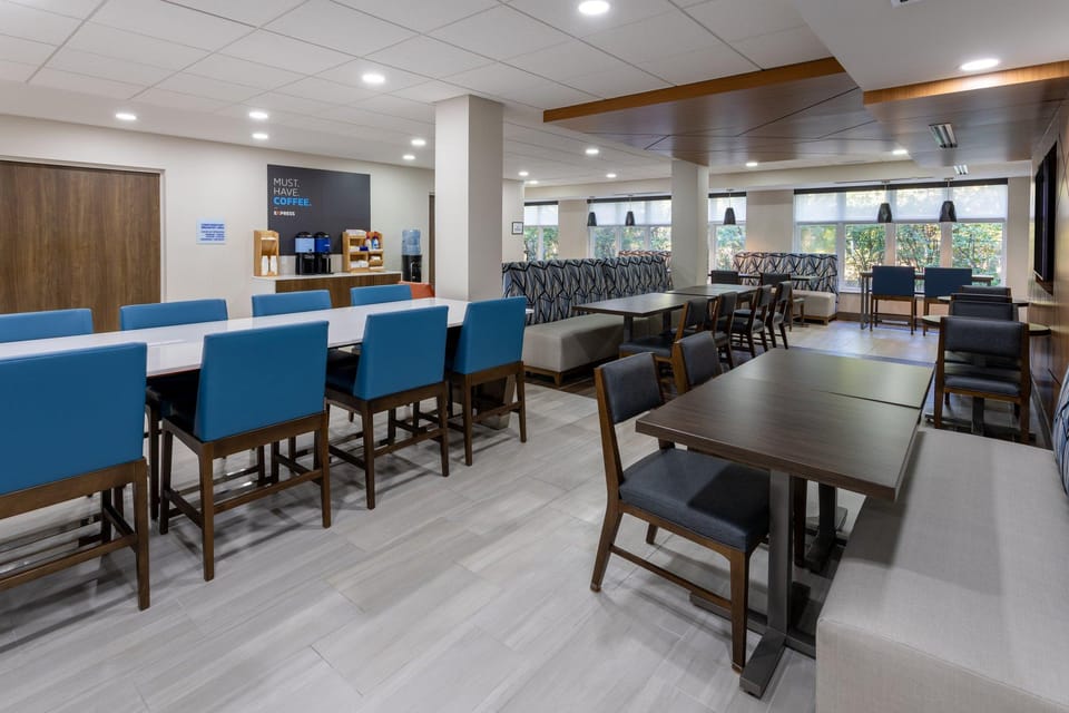 Holiday Inn Express Hotel & Suites Vineland Millville By IHG Hotel in Vineland