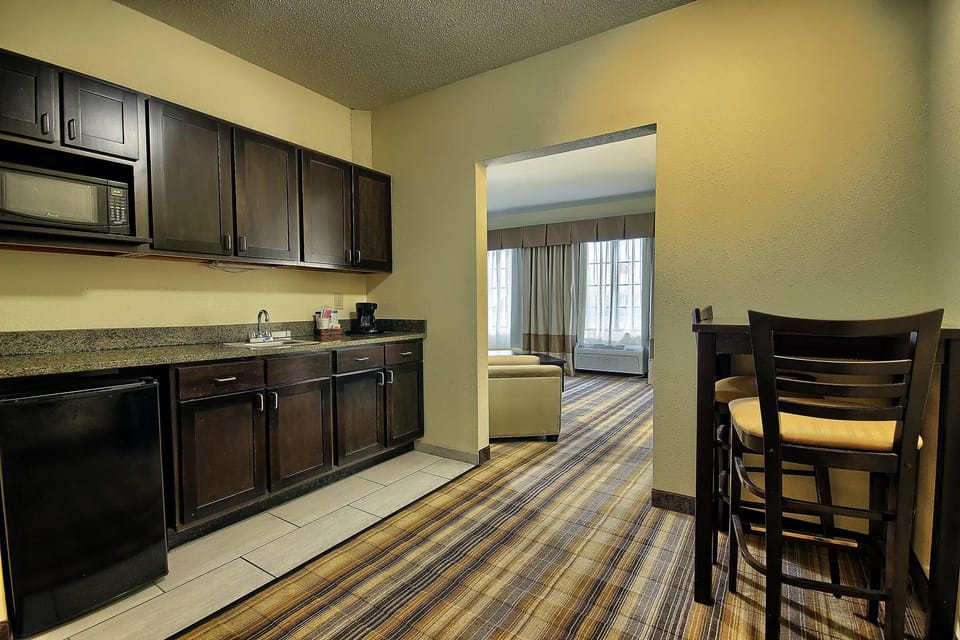 Holiday Inn Express Hotel & Suites Grove City By IHG Hotel in Grove City