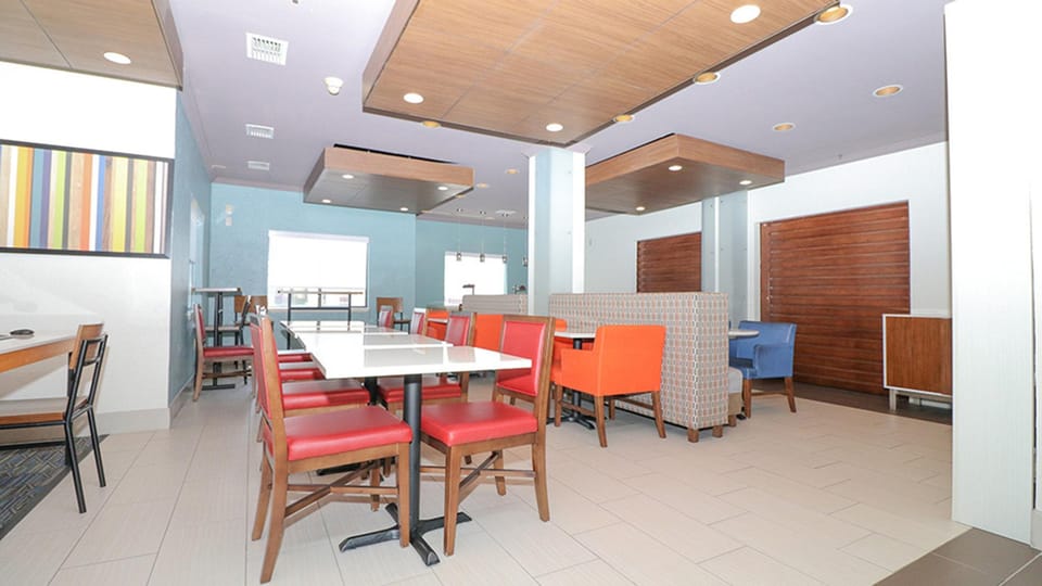 Holiday Inn Express Hotel & Suites Greenville By IHG Hotel in Greenville