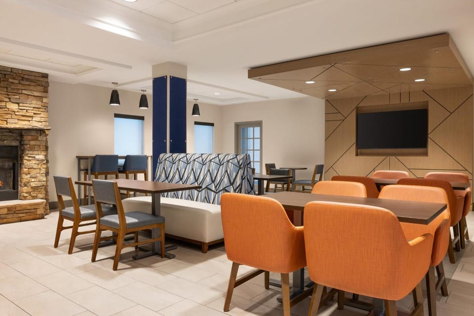 Holiday Inn Express Hotel & Suites Hagerstown By IHG Hotel in Hagerstown