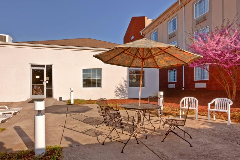 Holiday Inn Express Hotel & Suites Manchester Conference Center By IHG Hotel in Tennessee