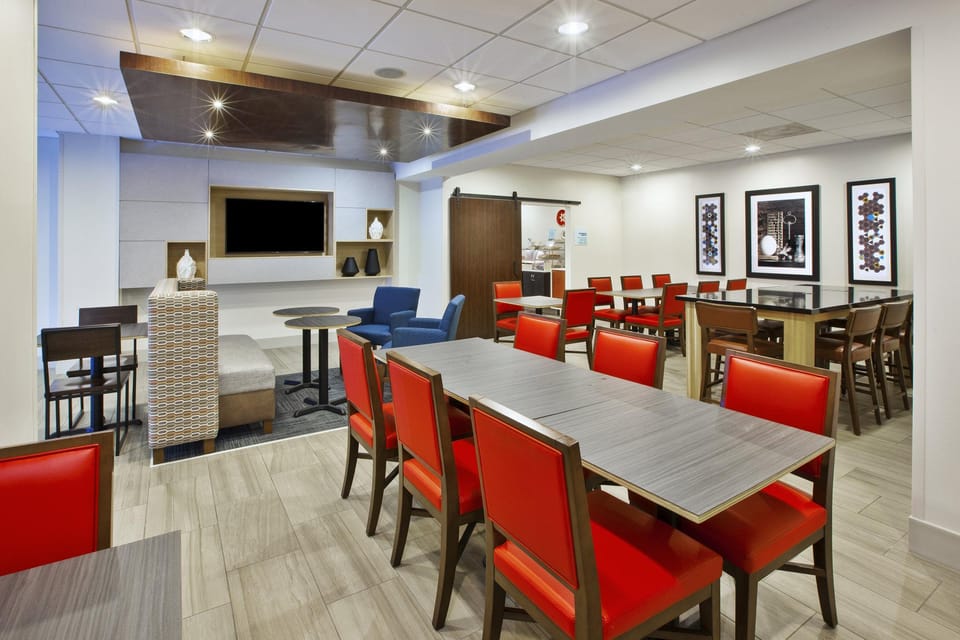 Holiday Inn Express Hotel & Suites Manchester Conference Center By IHG Hotel in Tennessee