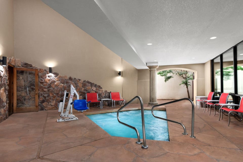 Holiday Inn Express Hotel & Suites Marina By IHG Hotel in Marina
