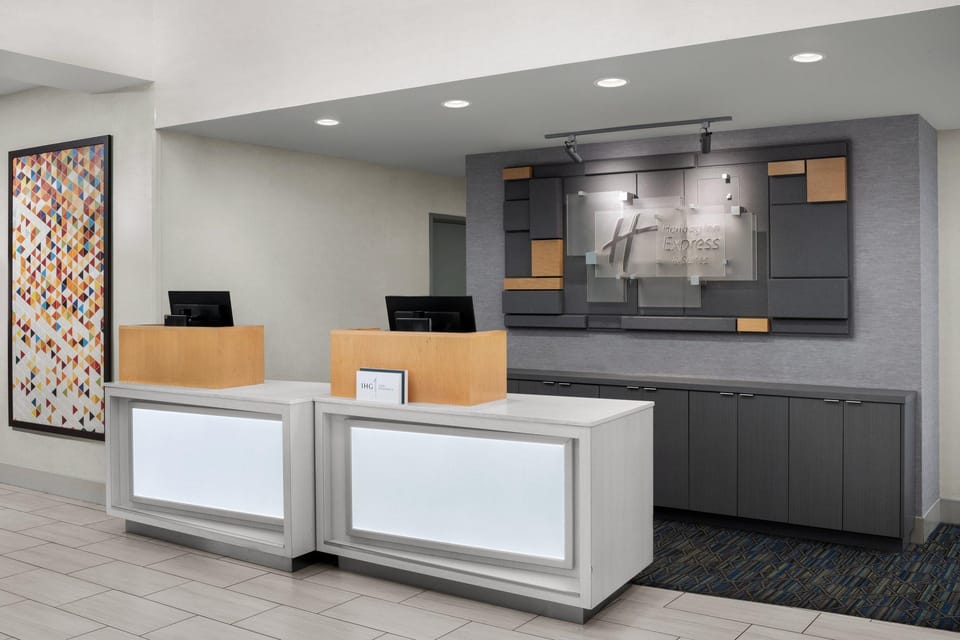 Holiday Inn Express Hotel & Suites Marina By IHG Hotel in Marina