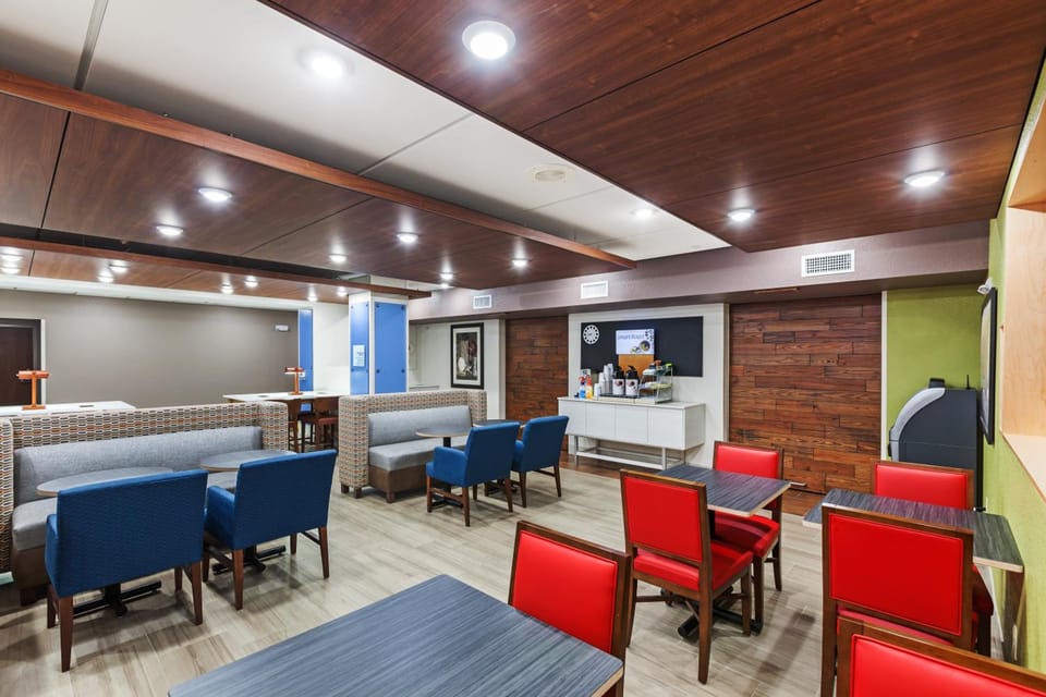 Holiday Inn Express Hotel & Suites Dallas Lewisville By IHG Hotel in Lewisville