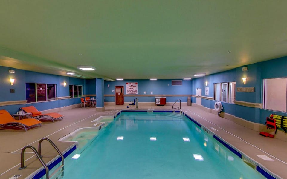 Swimming pool
