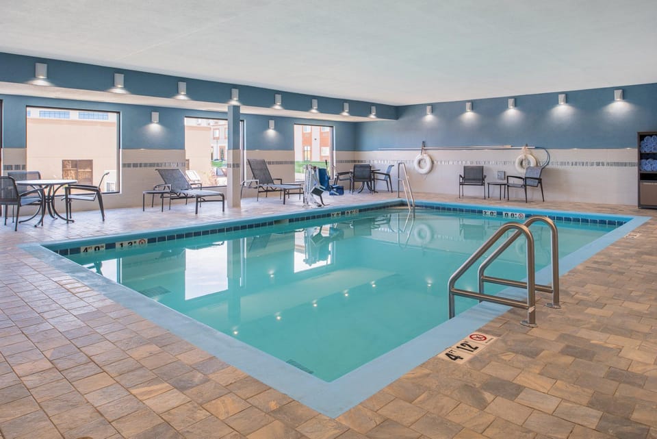 Holiday Inn Express Hotel & Suites Bismarck By IHG Hotel in Bismarck